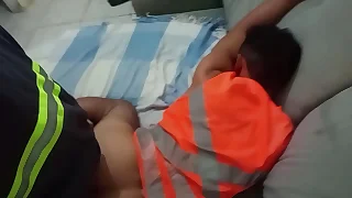 meu colega de trabalho baixinho viu meus v&iacute;deos e disse que queria dar pra mim